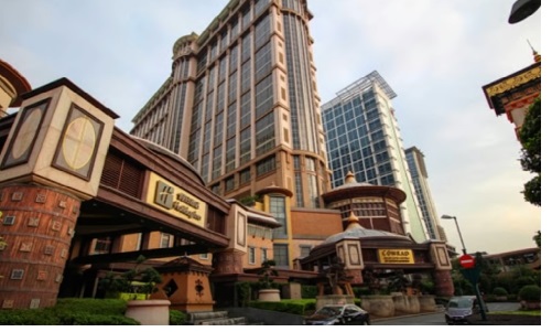 bcc38910178f446f787eb7c13a2f9bc4.jpg 옆 테이블에 앉은 대륙녀 #1