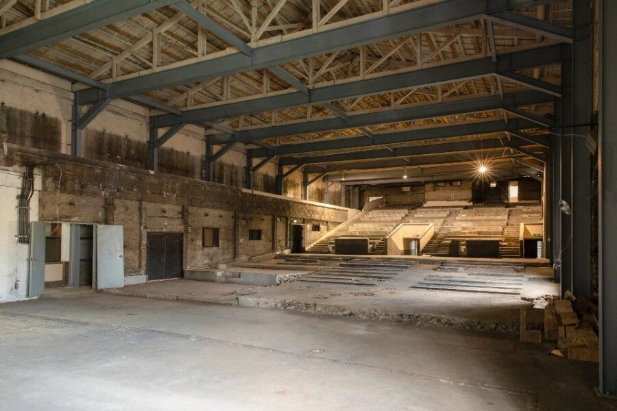 재래시장 폐극장에 입점한 스타벅스 위엄