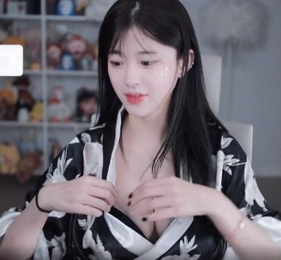 [은꼴] 문월 역대급 적나라한 가슴