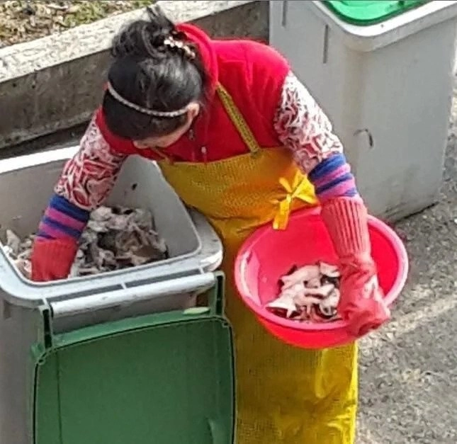 시사고발 프로그램에 포착된 어느 매운탕집.jpg