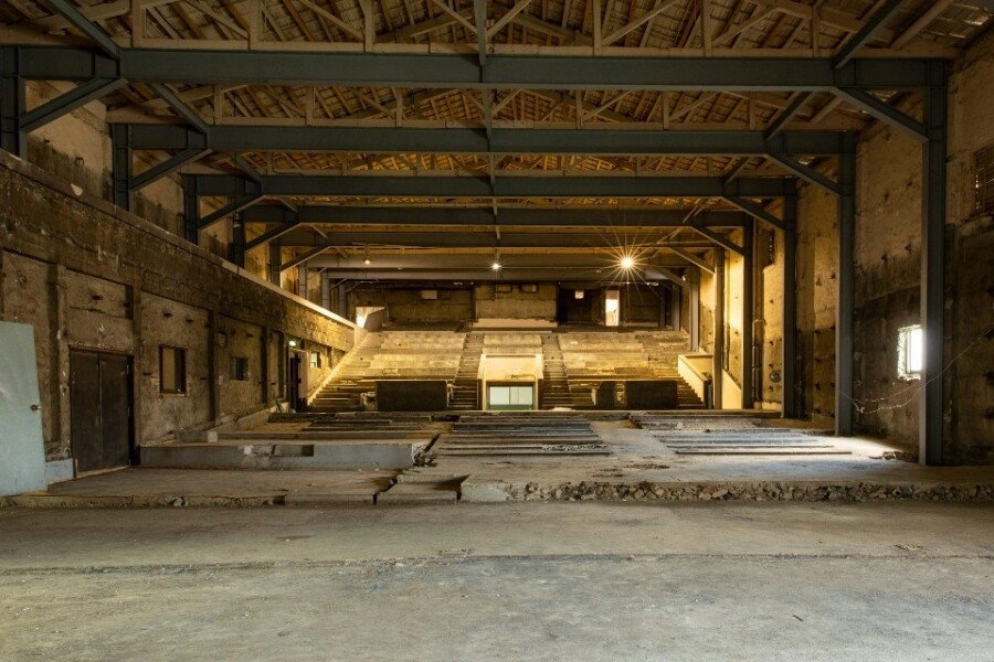 재래시장 폐극장에 입점한 스타벅스 위엄