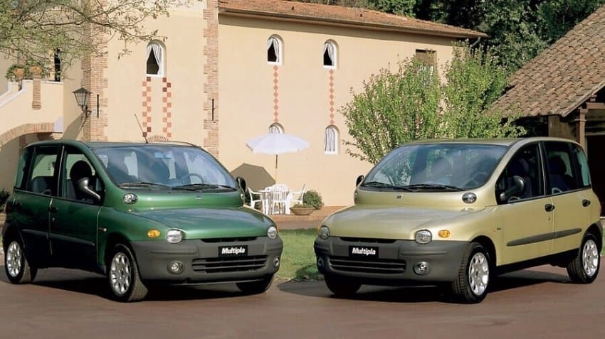 역사상 가장 좆같이 생겼다고 평가받는 차 .jpg