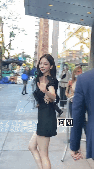 실물이 더 색기 넘치는 카리나 몸매 움짤