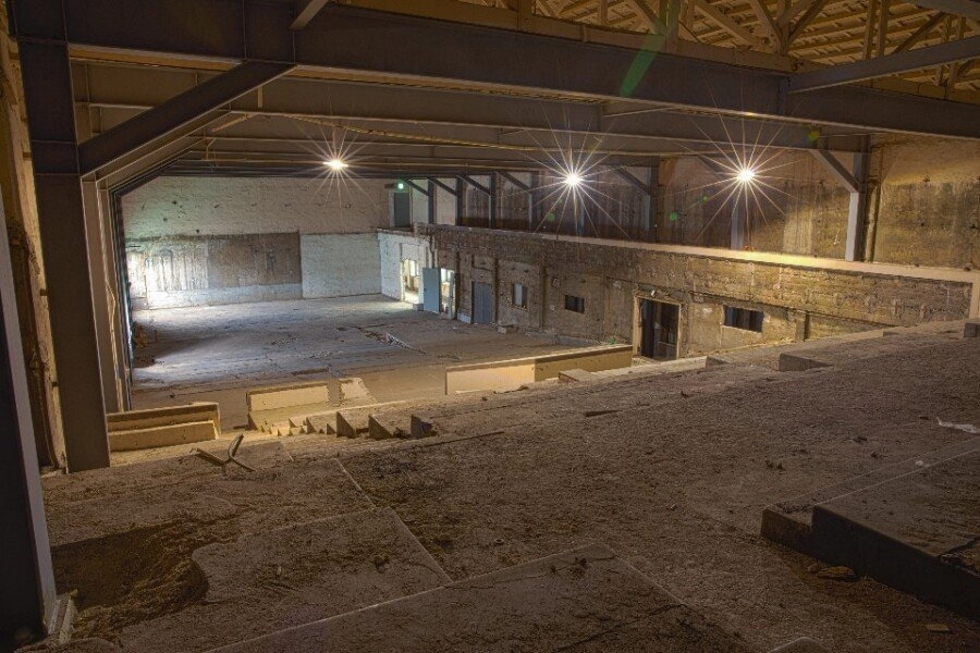 재래시장 폐극장에 입점한 스타벅스 위엄