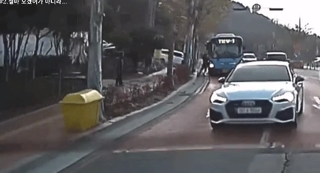 버스타겠다고 무단횡단 한 사람의 최후 ㅋㅋㅋ