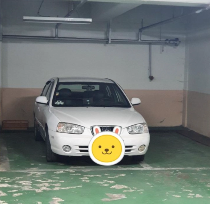 보배드림에서 핫한 주차장 알박기하는 차량