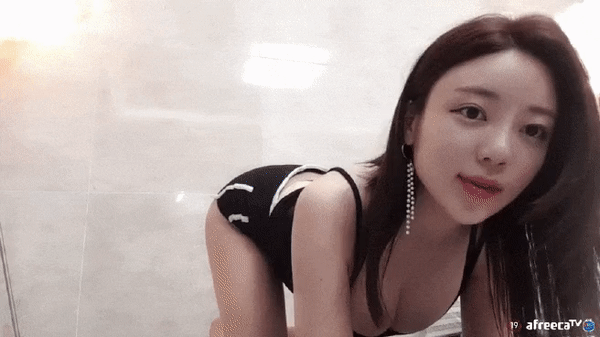 뒤치기부터 말타기까지 다양한 채위를 즐기는 여캠