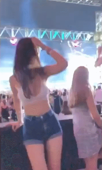 UMF 놀러가서 신나게 가슴 흔드는 신재은