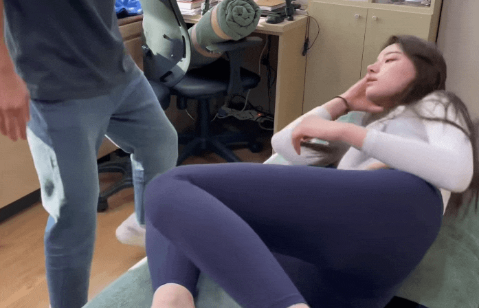 레깅스 육덕처자 도수치료.gif