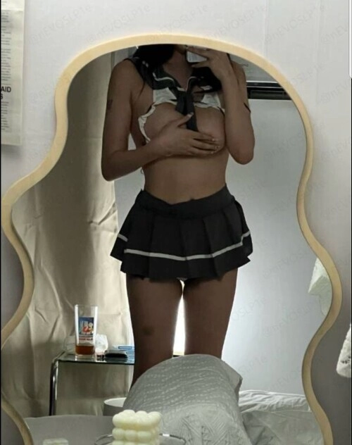 겨우 꼭지만 가린 기무세딘 ㄷㄷ