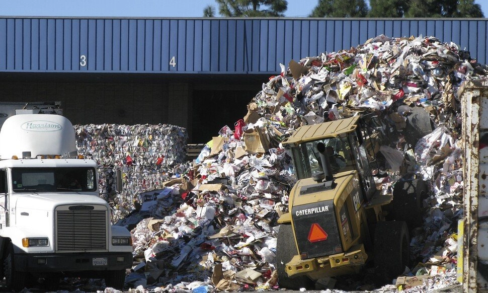 한국의 분리수거가 지구에 의미없는 이유.jpg
