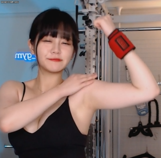 쵸단 적나라한 몸매 어필