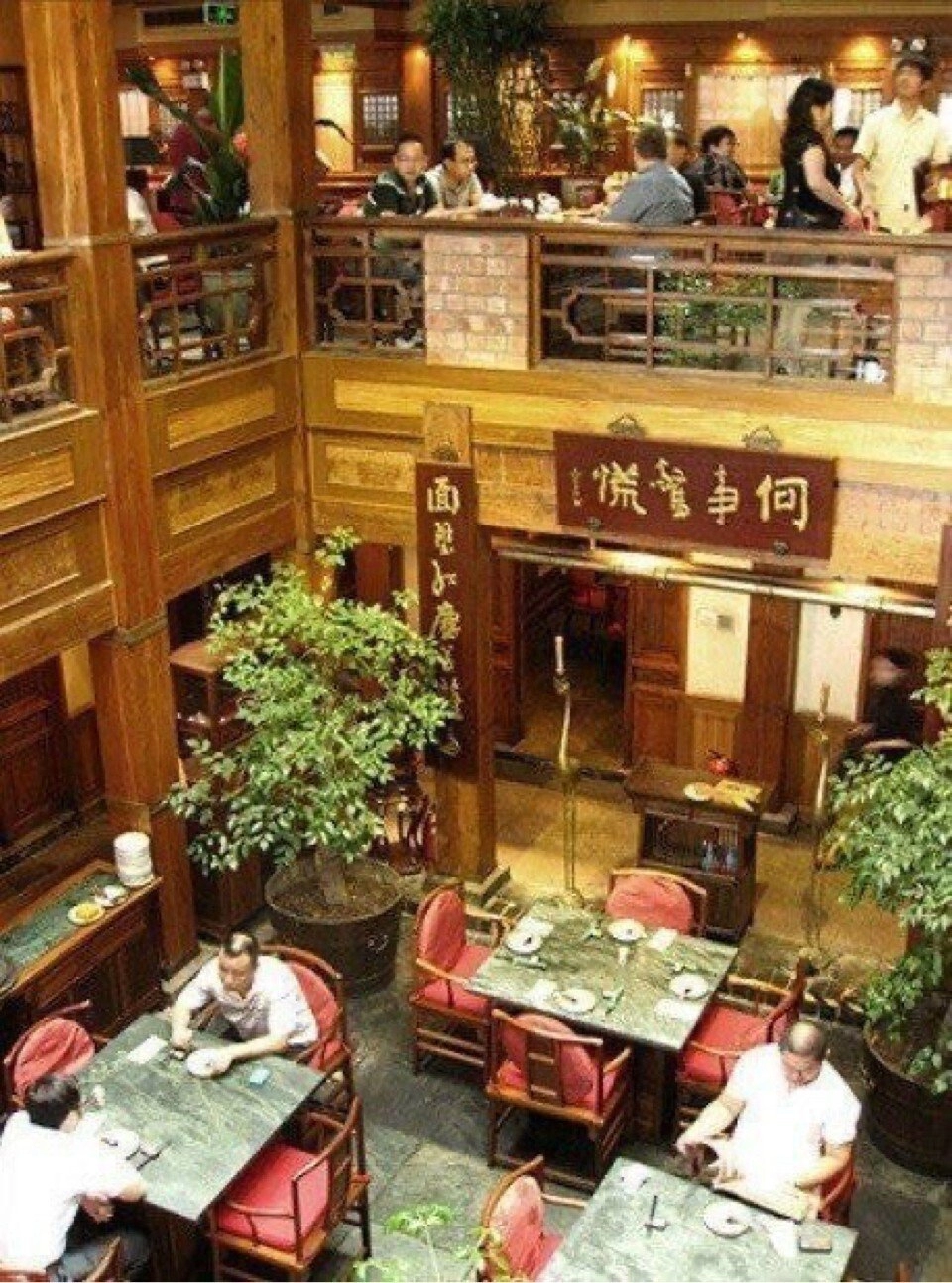 100% 확률로 싸움 나는 식당