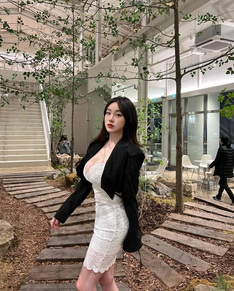 기무세딘 결혼식 하객룩