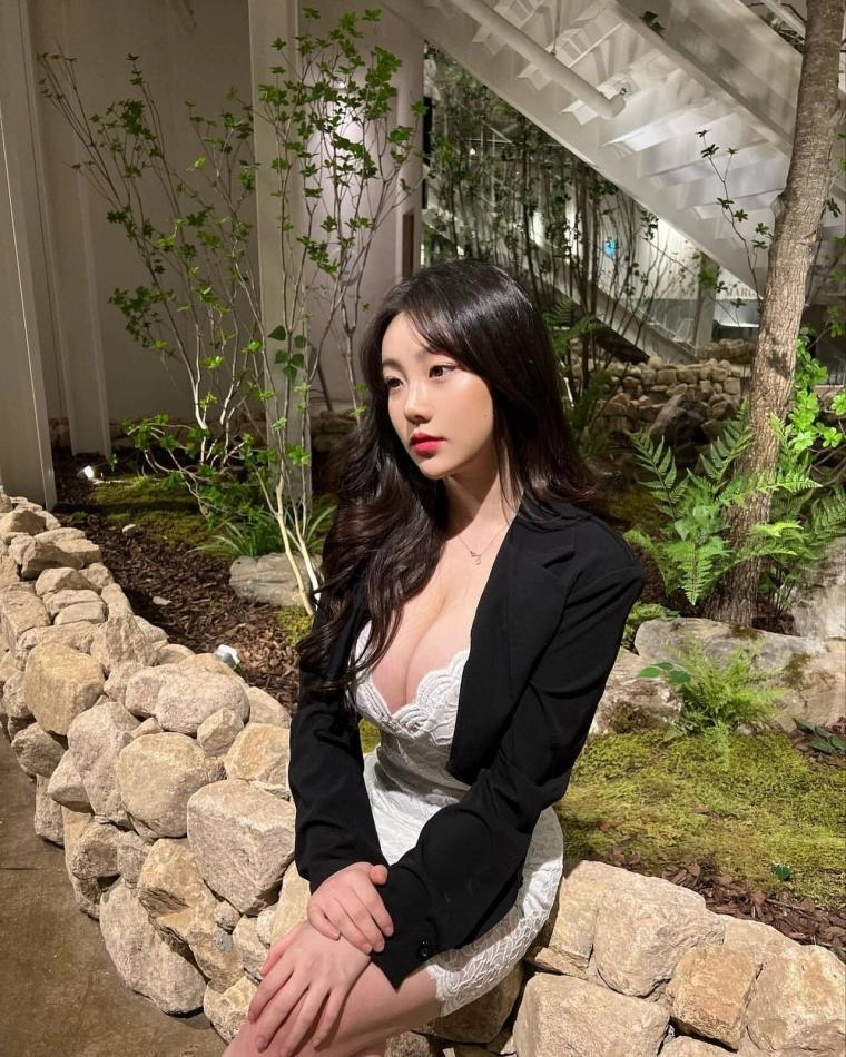 기무세딘 결혼식 하객룩