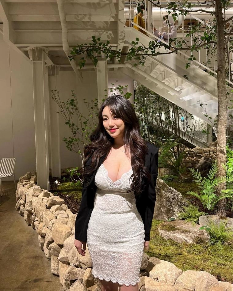 기무세딘 결혼식 하객룩