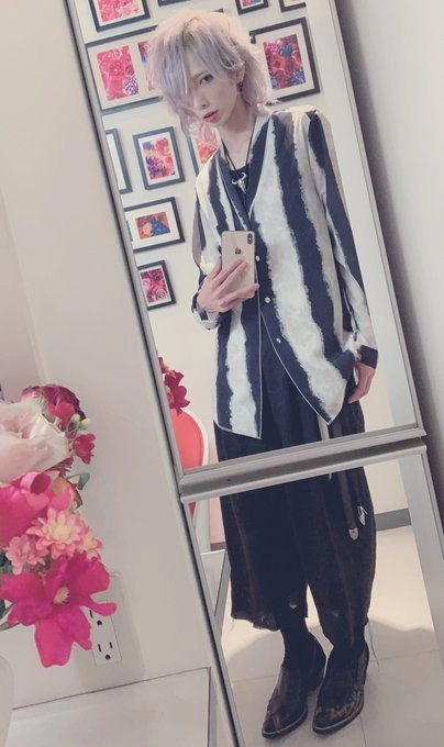 일본에서 유명 호스트 - 폭행으로 체포