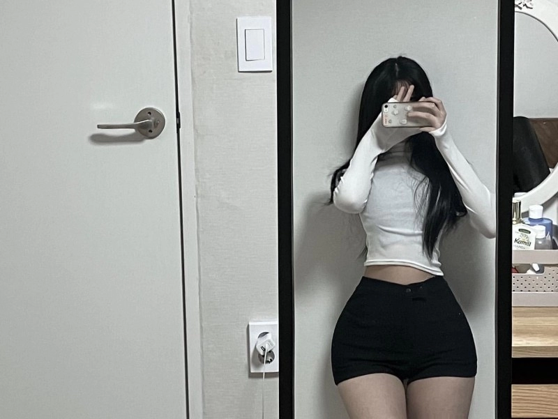 골반이 아주 넓은 여고생