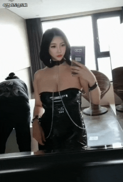 쇼핑몰 촬영중 은꼴 ㅎㅎ