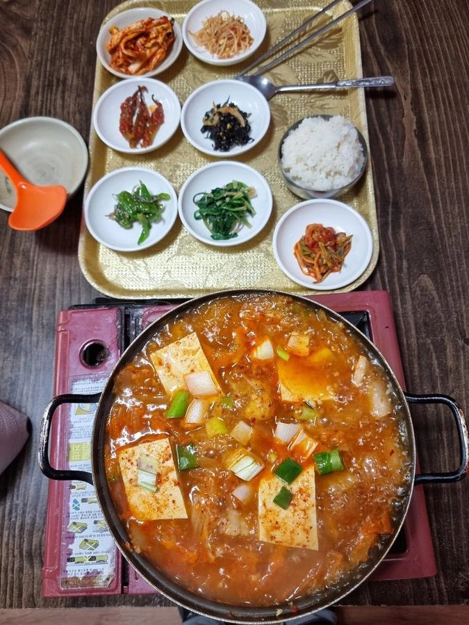 봉천동 김치찌개 6,000원