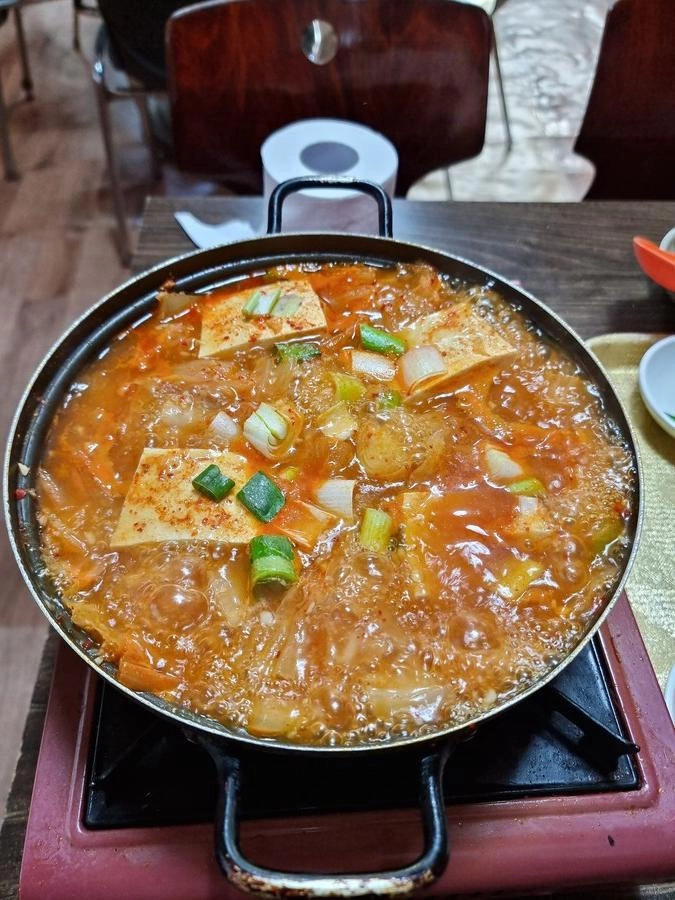 봉천동 김치찌개 6,000원