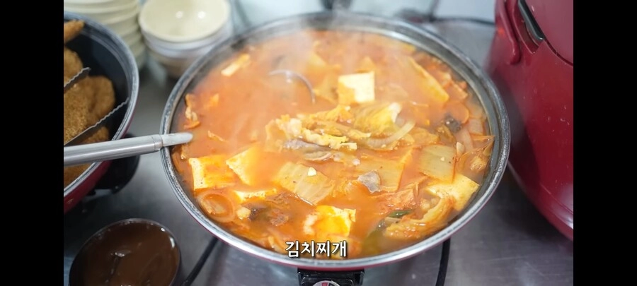 현재 수도권에 유일하게 남아있다는 4천원대 한식뷔페