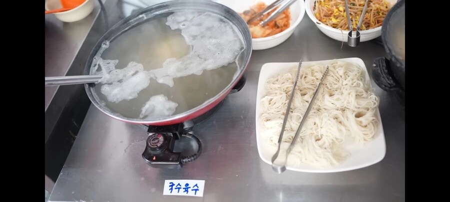 현재 수도권에 유일하게 남아있다는 4천원대 한식뷔페