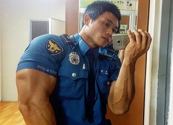 몸짱 경찰관으로 유명했던 경찰 근황