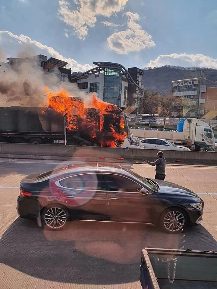 서대구IC 상행선 추돌사망사고.gif