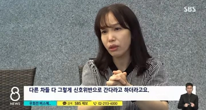 여중생 치었는데 그냥 가버리는 우회전 신호위반 버스 ㄷㄷ