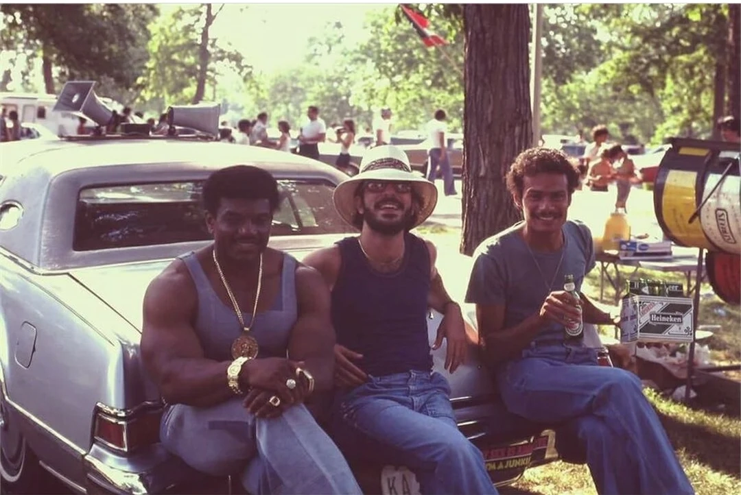 복부에 총 다섯 발 맞아도 안 죽는 보디빌더