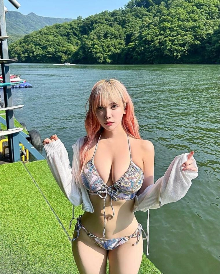 퀸다미 가슴 자랑