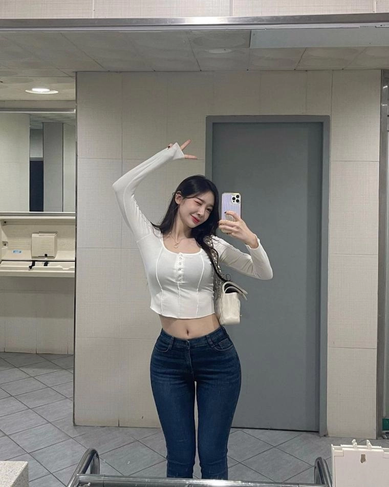 골반이 돋보이는 bj금화 평상시 몸매