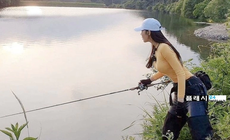 낚시 여성 유투버 앵쩡
