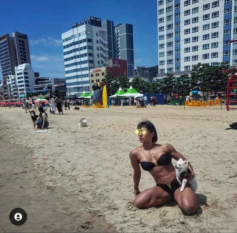 호불호 갈리는 광안리 비키니 누나