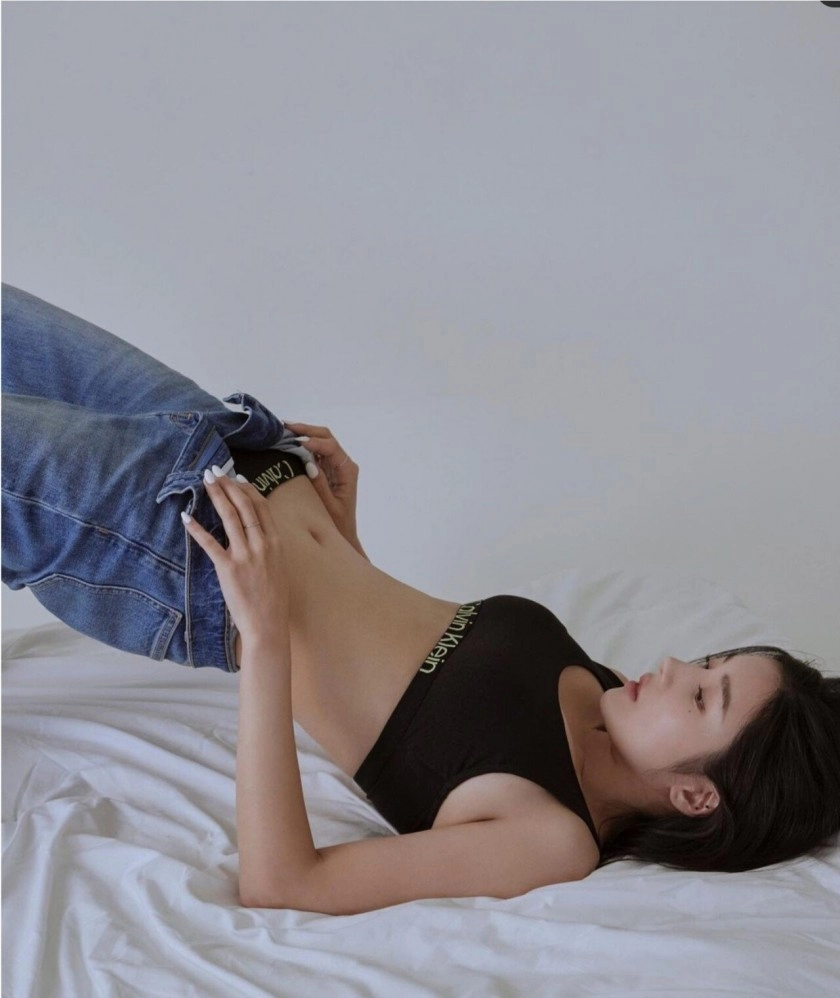 CK란제리 화보 찍은 권은비