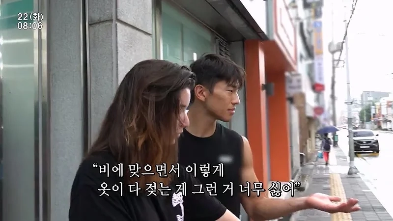 아침 안먹는 와이프 아침 먹게하려고 아침산책 같이 가주는 남편