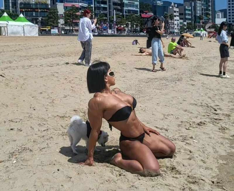 호불호 갈리는 광안리 비키니 누나