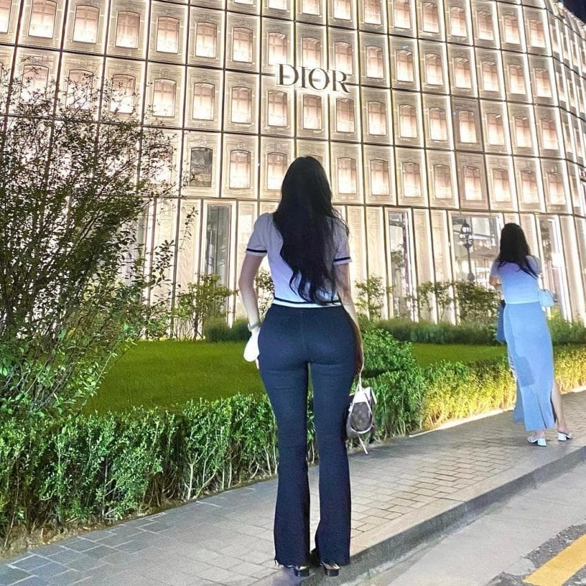 왕골반으로 유명한 인플루언서 채온