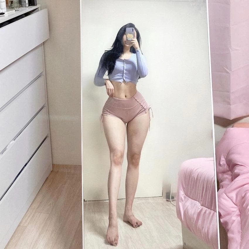 왕골반으로 유명한 인플루언서 채온