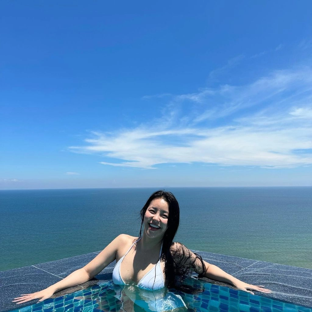 브브걸 남유정 하늘색 비키니