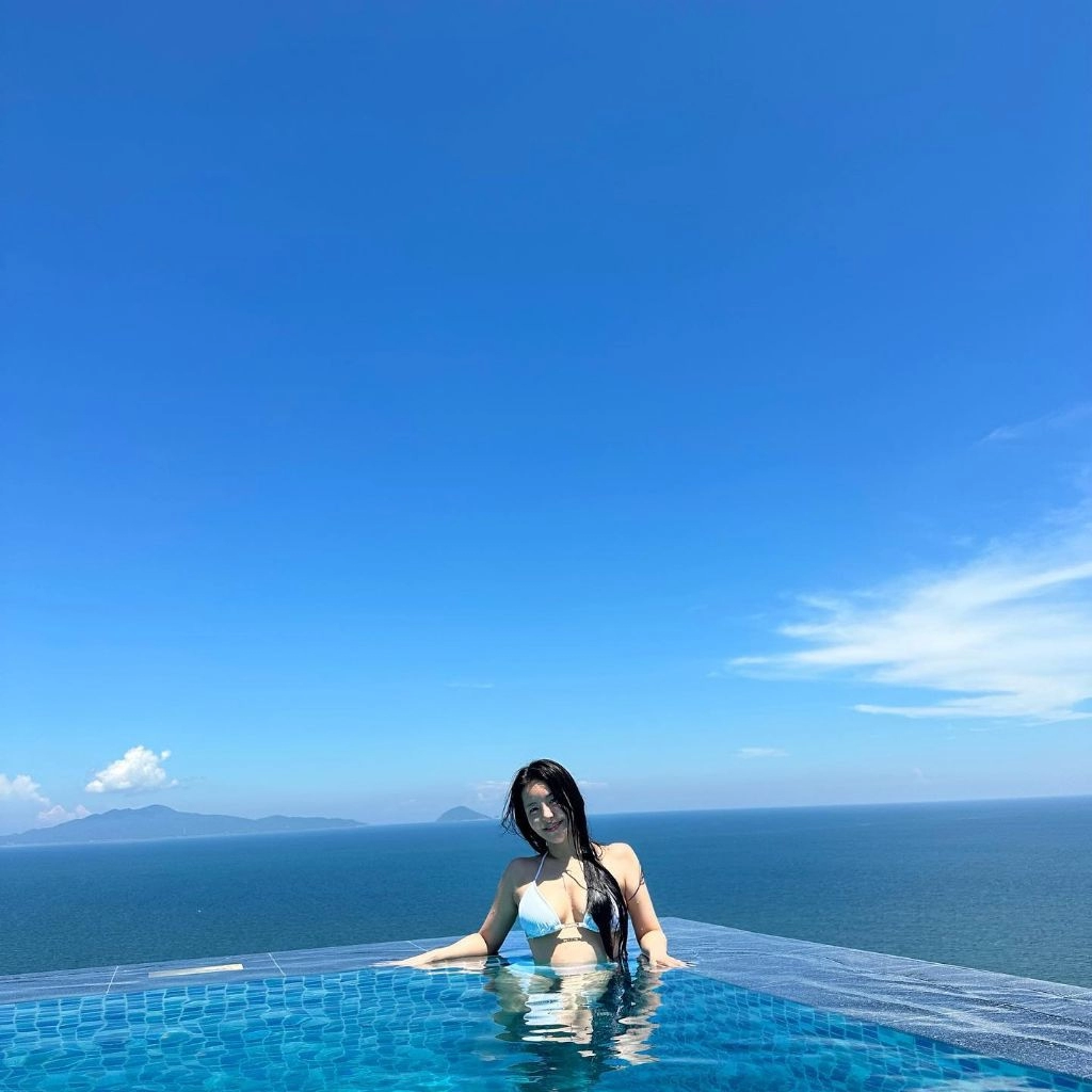 브브걸 남유정 하늘색 비키니