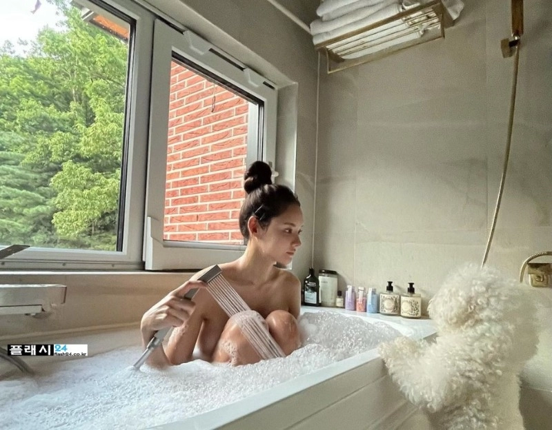 옷 차림이 매우 가벼운 172cm 49kg