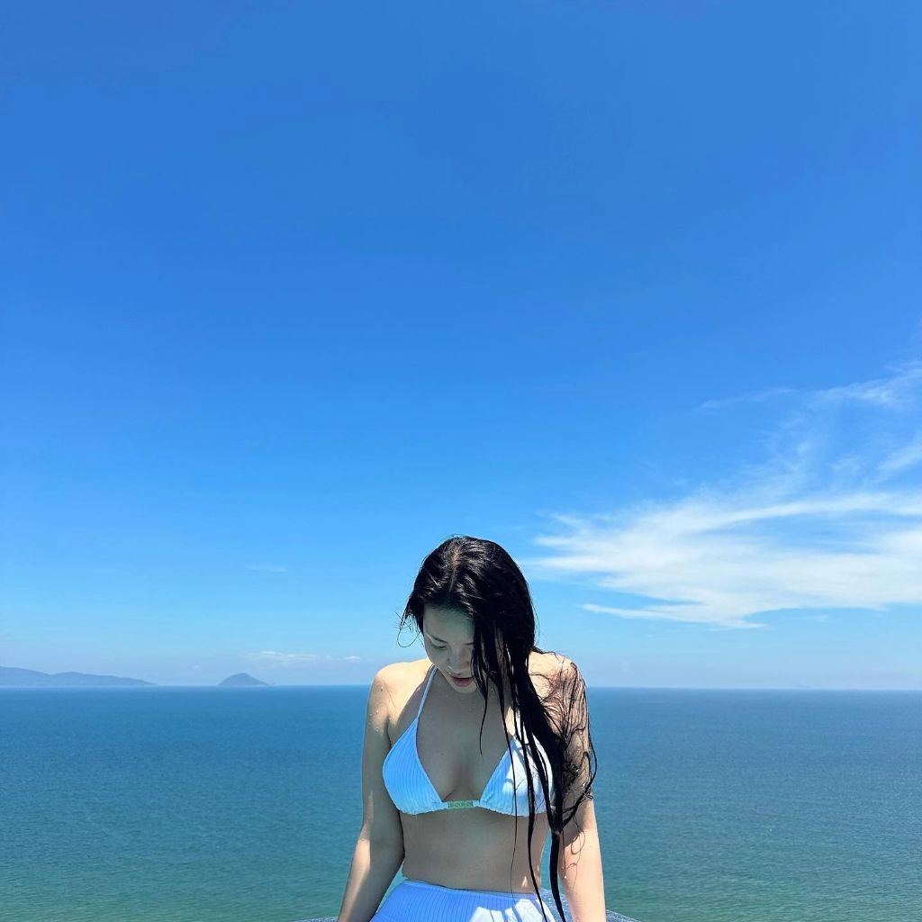 브브걸 남유정 하늘색 비키니