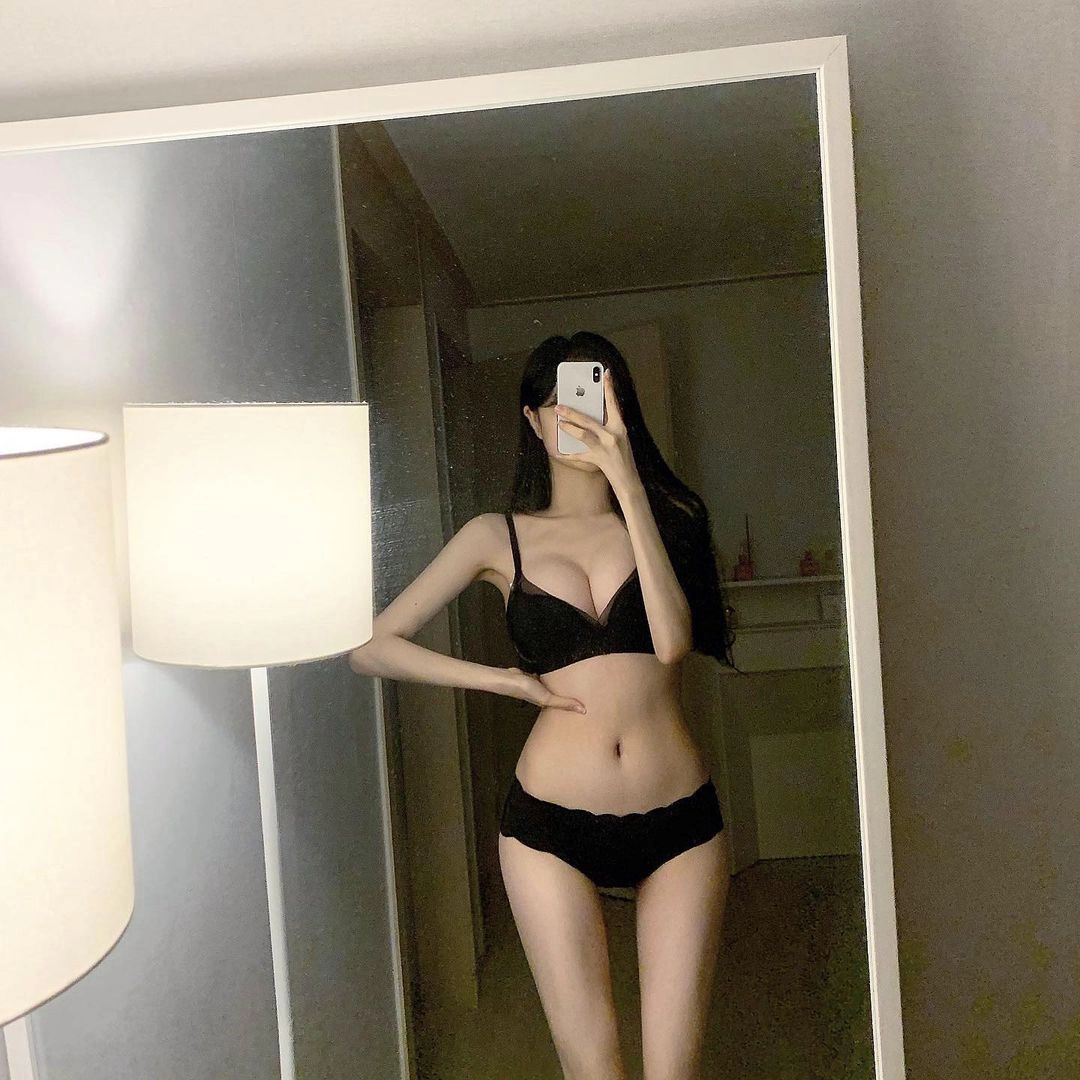 군침도는 슬랜더 몸매