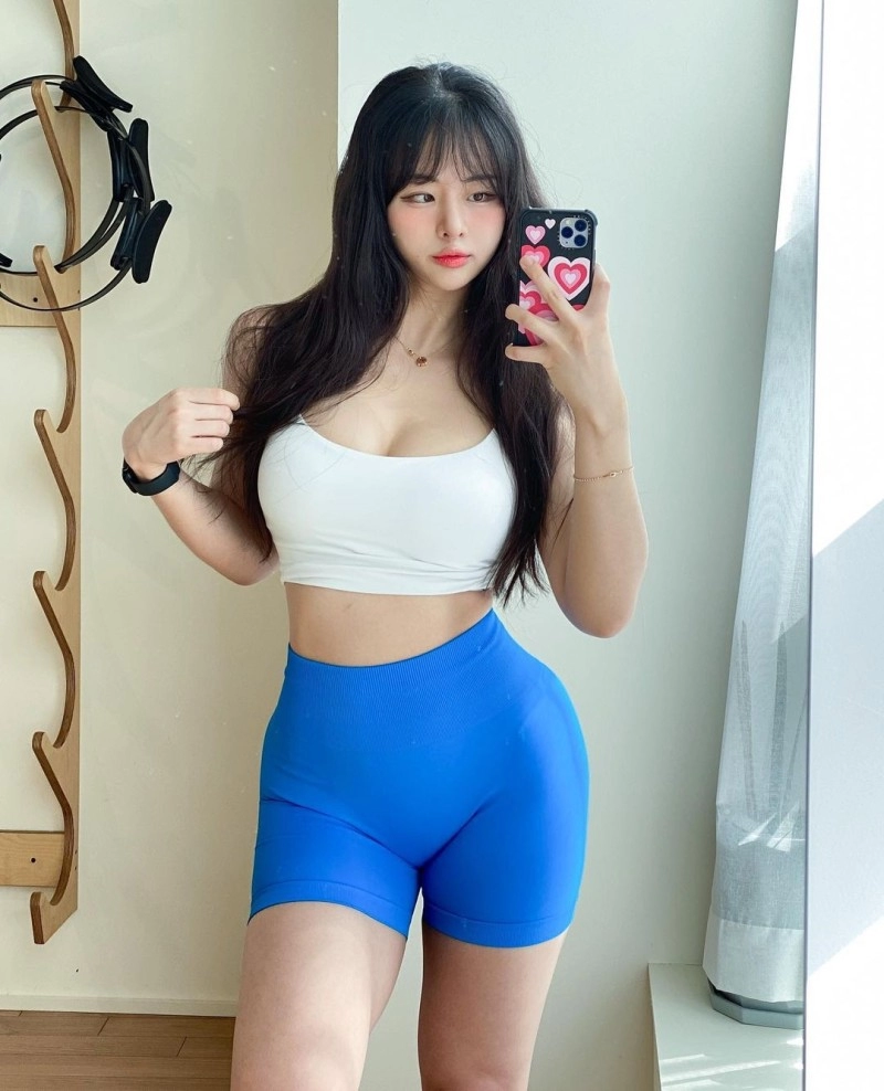 핫한 하체를 가진 레깅스 누나