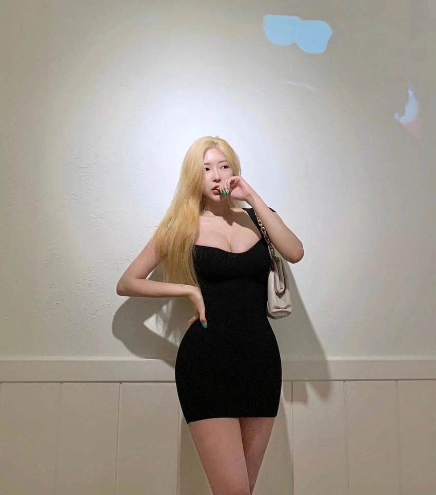 모델 최소미 팬트리 노출 몸매