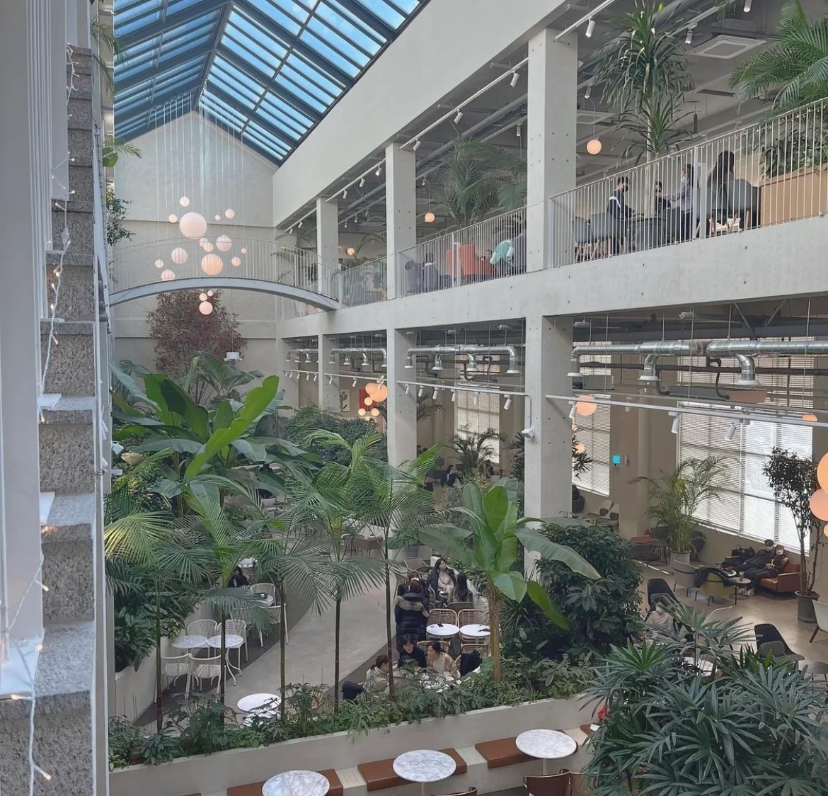 영화관을 대체하는 요즘 데이트 최고 인기 장소