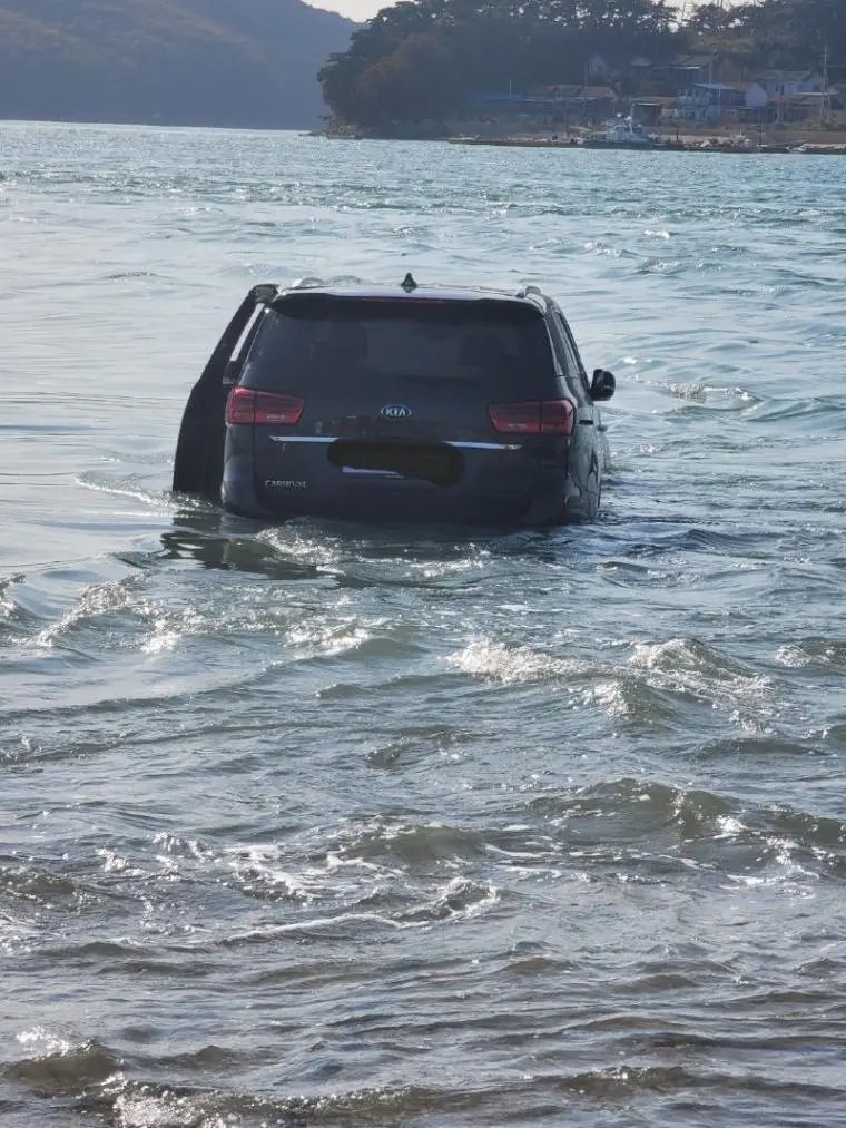 바닷가 근처에 차 세우면 안되는 이유