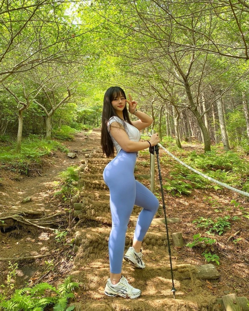 핫한 하체를 가진 레깅스 누나